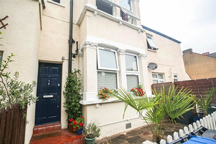 2 Bedroom Apartment To Rent In Balfour Road, London, SE25