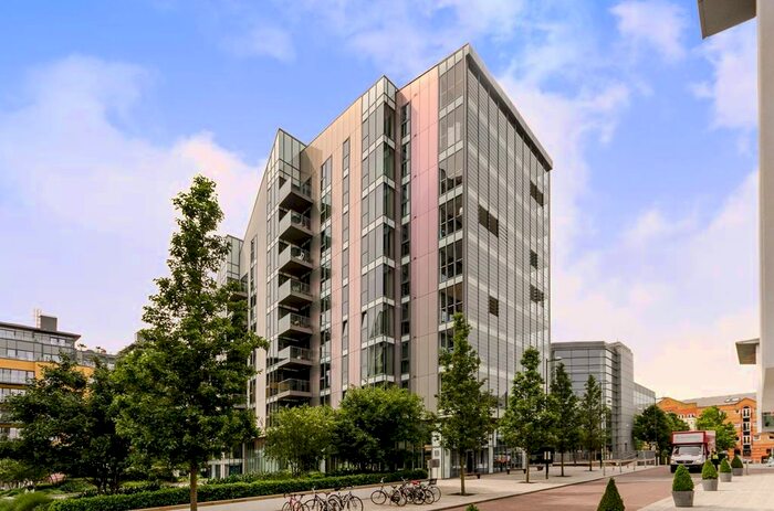 2 Bedroom Flat To Rent In Eastfields Avenue, London, Wandsworth, London, SW18