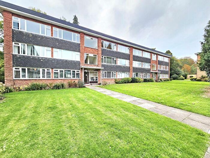 2 Bedroom Flat For Sale In Cherwell Court, Garrard Gardens, Sutton Coldfield, B73