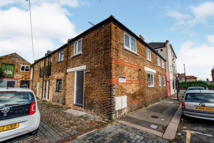 2 Bedroom Flat To Rent In Theodore Road, London, SE13