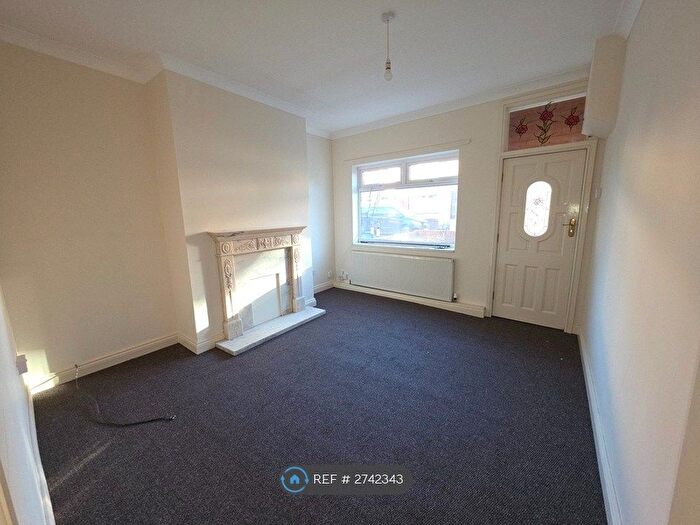 3 Bedroom Semi-detached House To Rent In Ashby High St, Scunthorpe, DN16