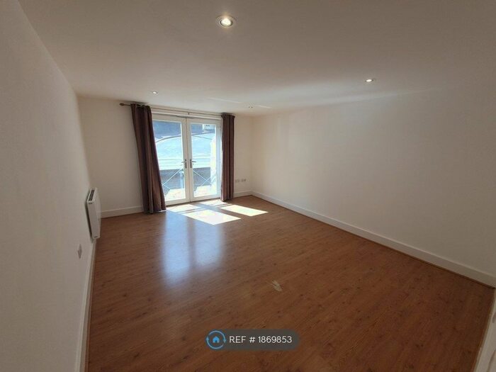 2 Bedroom Flat To Rent In Watsons Yard, Bishop's Stortford, CM23