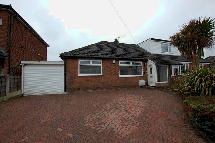 2 Bedroom Bungalow To Rent In Manor Farm Close, Ashton-under-Lyne, Greater Manchester, OL7