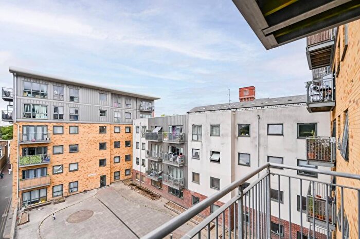 2 Bedroom Flat For Sale In Thomas Fyre Drive, , Bow, E3