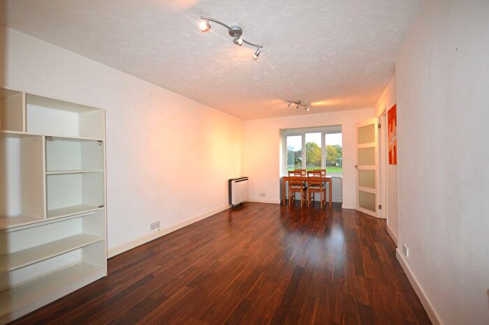 2 Bedroom Flat To Rent In Viewfield Close, Harrow, HA3