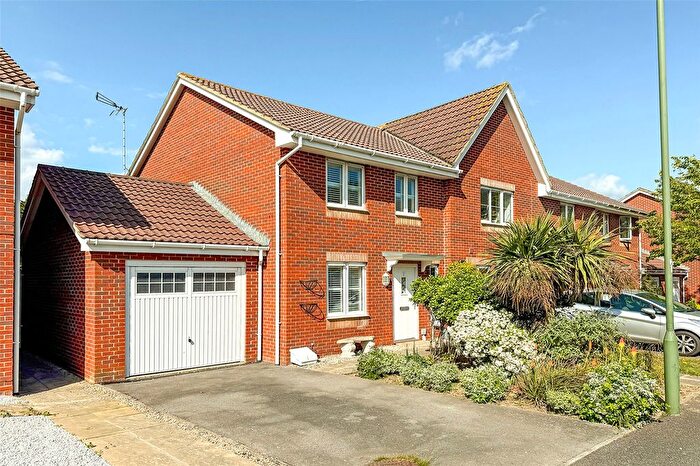 3 Bedroom End Of Terrace House For Sale In Butts Mead, Littlehampton, West Sussex, BN17
