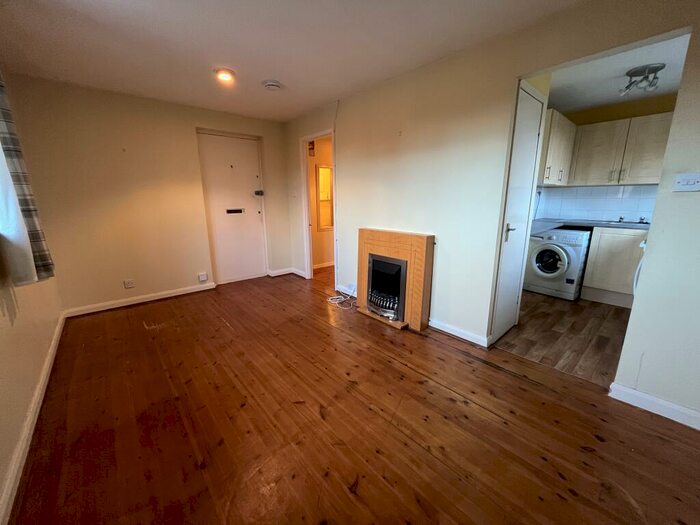 Studio To Rent In Chesney Road, LN2