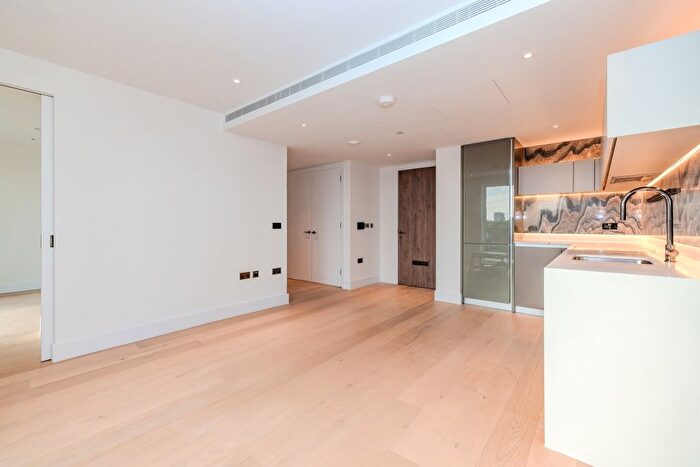 1 Bedroom Flat To Rent In Reflection Apartments, Cascade Way, London, W12