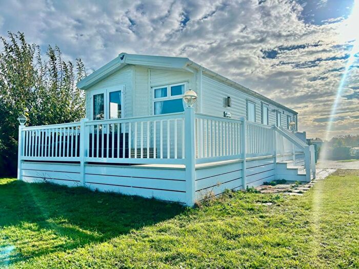2 Bedroom Park Home For Sale In Butt Lane, Burgh Castle, NR31