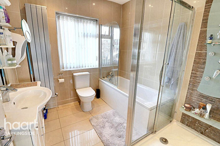 3 Bedroom Terraced House For Sale In Eastern Avenue, Newbury Park, IG2