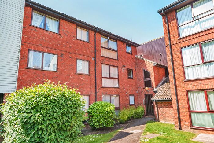 1 Bedroom Flat To Rent In Laleham Road, Shepperton, TW17