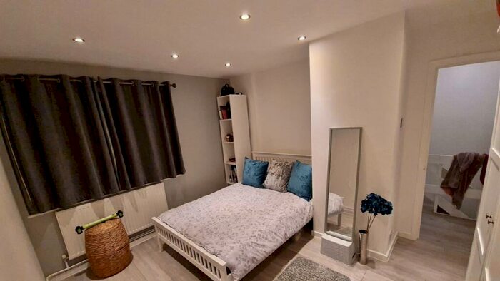 6 Bedroom House To Rent In Guildford Park Avenue, Guildford, GU2