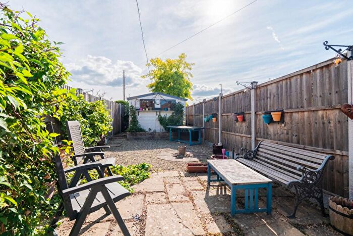 2 Bedroom Maisonette For Sale In Brunswick Road, Bexleyheath, Kent, DA6