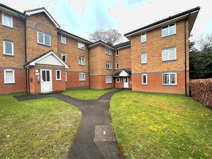 1 Bedroom Flat To Rent In Masefield Gardens, Crowthorne, Berkshire, RG45