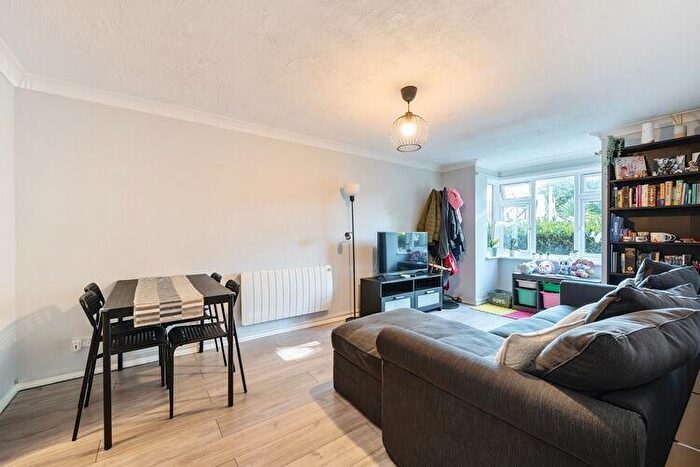 2 Bedroom Flat For Sale In Emerson Court, Crowthorne, Berkshire, RG45