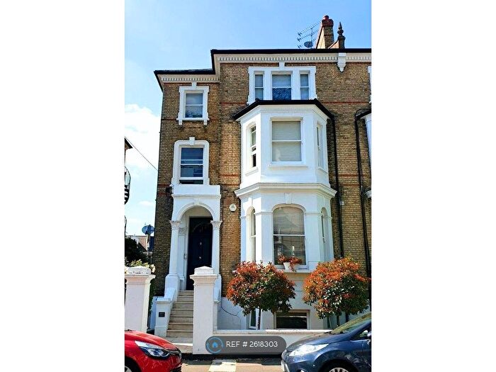 1 Bedroom Flat To Rent In St. Philips Road, Surbiton, KT6