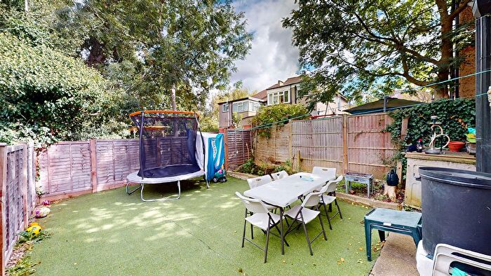 1 Bedroom Flat For Sale In Connell Crescent, London, W5
