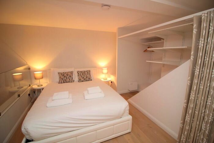 1 Bedroom Flat To Rent In Flat, Mcdonald Road, Edinburgh, EH7