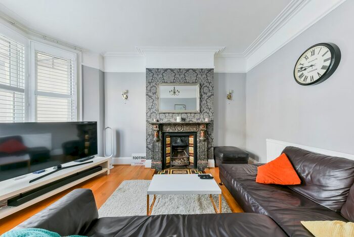 3 Bedroom Maisonette To Rent In Tooting High Street, London, SW17