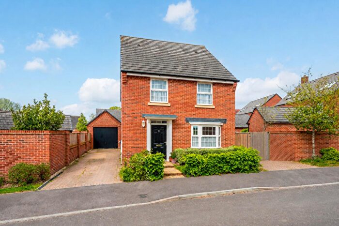 4 Bedroom Detached House For Sale In Scoreys Crescent, Ampfield, Romsey, Hampshire, SO51