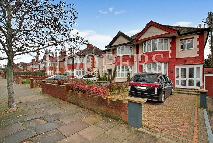 3 Bedroom Semi-Detached House For Sale In Birchen Grove, London, NW9