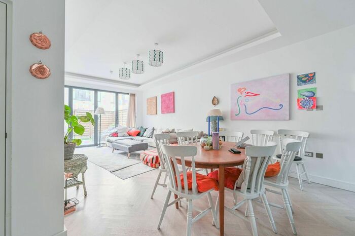 4 Bedroom Flat To Rent In Mandrell Road, Brixton, London, SW2