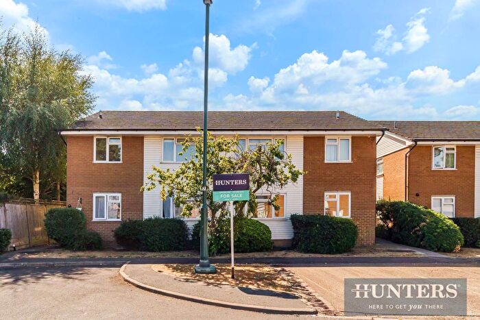 2 Bedroom Maisonette For Sale In Bisley Close, Worcester Park, KT4