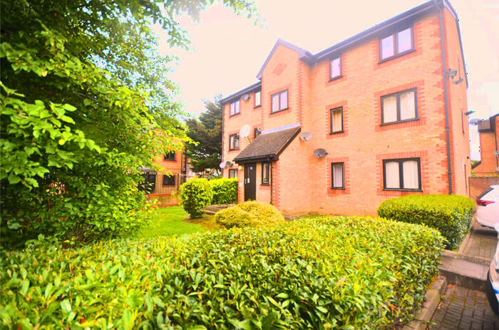 2 Bedroom Flat To Rent In Carolina Close, E15