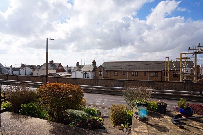 2 Bedroom Flat To Rent In New Road, Leigh-On-Sea, SS9