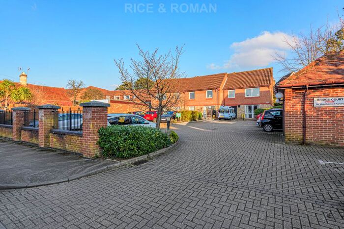 1 Bedroom Flat For Sale In Bridge Court, Weybridge, KT13