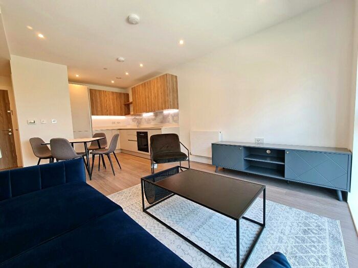 2 Bedroom Apartment To Rent In Flagstaff Road, Bankside Gardens, Reading, Berkshire, RG2