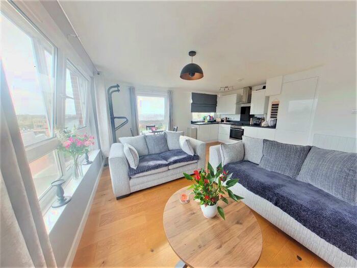 2 Bedroom Flat To Rent In High Street, Fareham, PO16