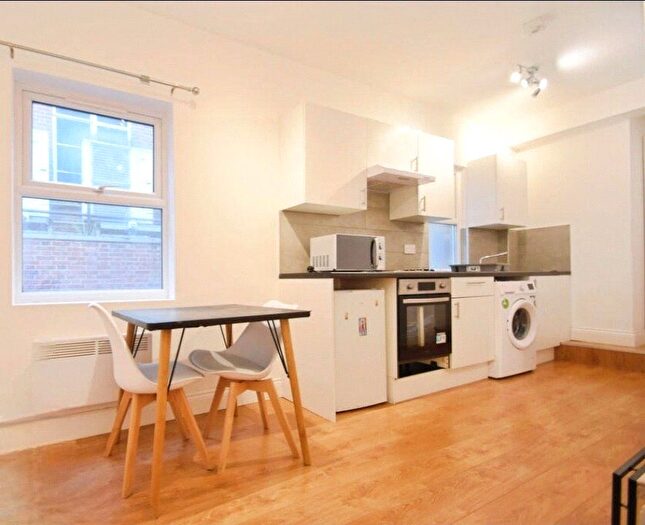 1 Bedroom Flat To Rent In High Street, Staines-Upon-Thames, Surrey, TW18