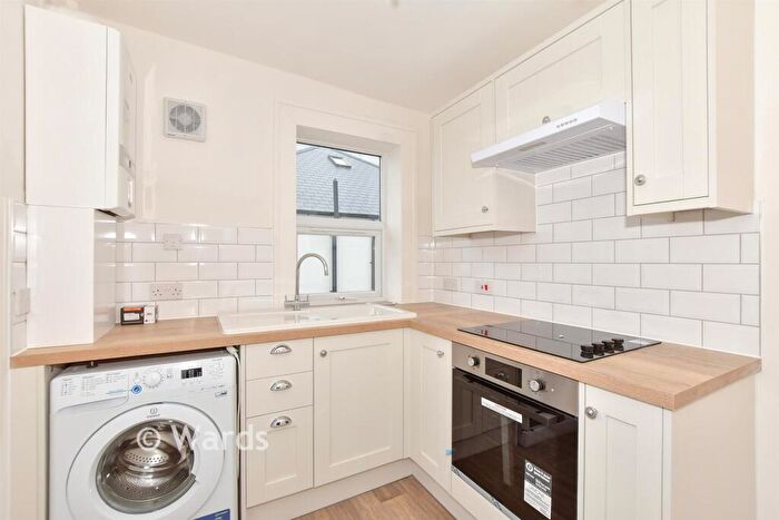 2 Bedroom Apartment For Sale In Pleydell Gardens, Folkestone, Kent, CT20