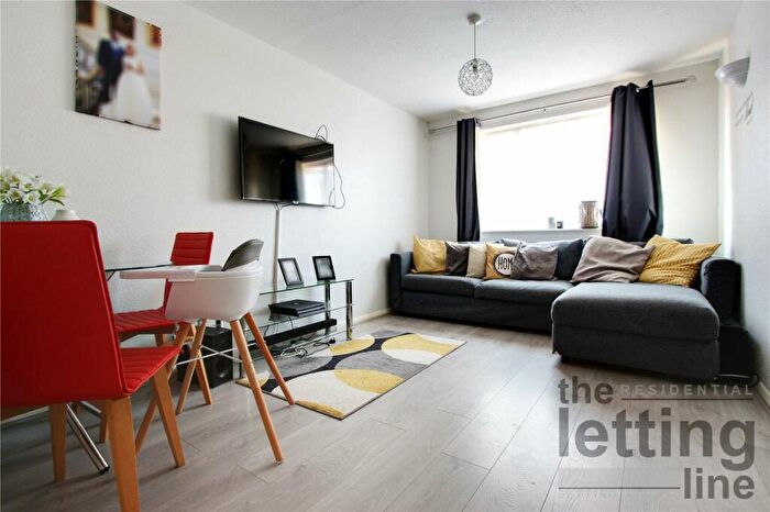 1 Bedroom Apartment To Rent In Magpie Close, Enfield, Middlesex, EN1