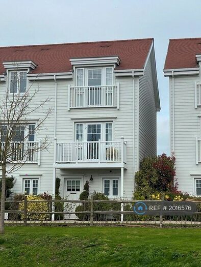 3 Bedroom Semi-Detached House To Rent In Longwater Avenue, Reading, RG2