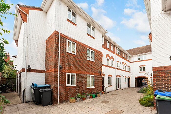 2 Bedroom Flat For Sale In Three Cuppes Lane, Salisbury, SP1