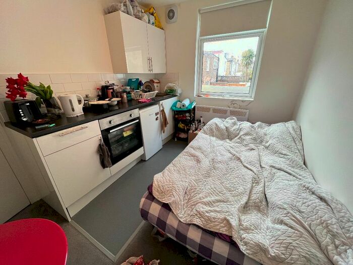Studio To Rent In Queens Parade, Green Lanes, N8