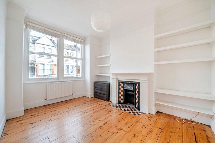 2 Bedroom Flat For Sale In Glasford Street, Tooting, London, SW17