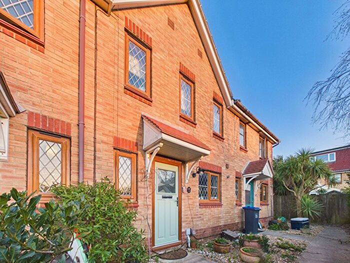 3 Bedroom Terraced House For Sale In Anchor Close, Shoreham Beach, BN43