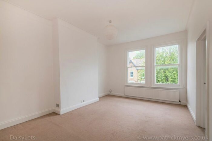 2 Bedroom Flat To Rent In Avington Grove, Penge, London, SE20