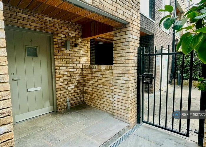 3 Bedroom Flat To Rent In Green Dale, London, SE5
