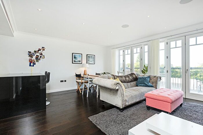 2 Bedroom Flat To Rent In Carnwath Road, Fulham, London, SW6