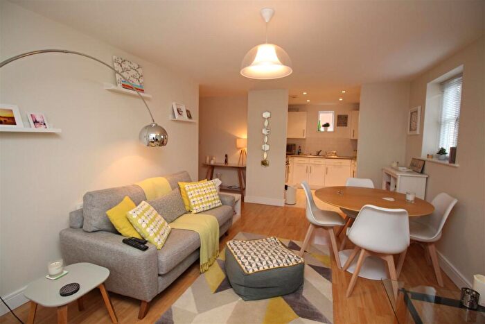 2 Bedroom Flat To Rent In Osier Court, Bancroft, Hitchin, SG5