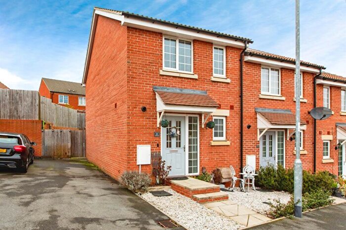 2 Bedroom End Of Terrace House For Sale In Bootmaker Crescent, Raunds, Wellingborough, NN9