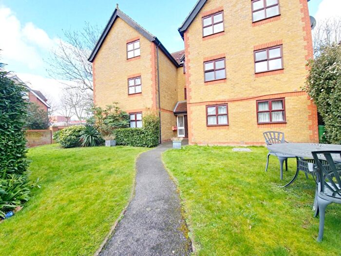 2 Bedroom Apartment To Rent In St James Court, Gilbert Road, Romford, RM1