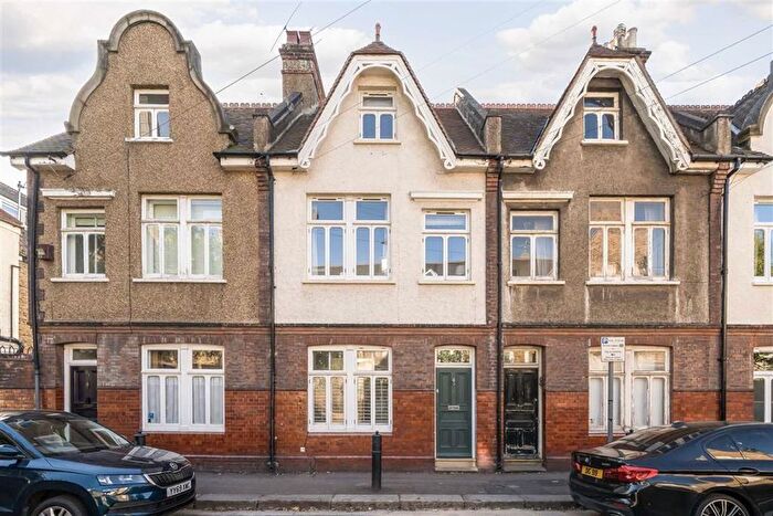 3 Bedroom Property For Sale In Old Woolwich Road, Greenwich, SE10
