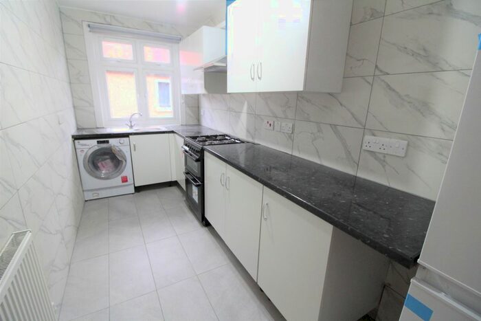 2 Bedroom Flat To Rent In Burnham Lane, Slough SL1