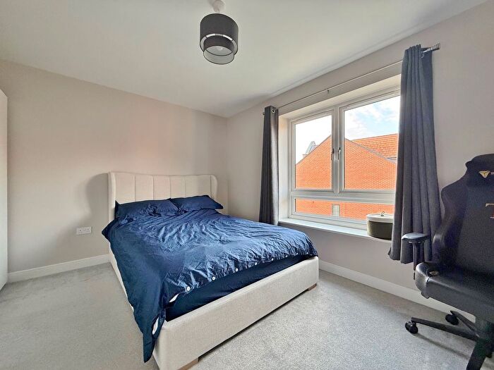 3 Bedroom Semi-Detached House For Sale In Chalk Way, Drayton, PO6