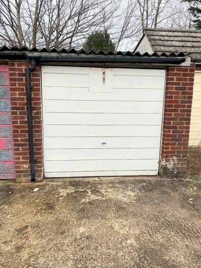 Garage / Parking To Rent In Cheyne Way, Farnborough, GU14